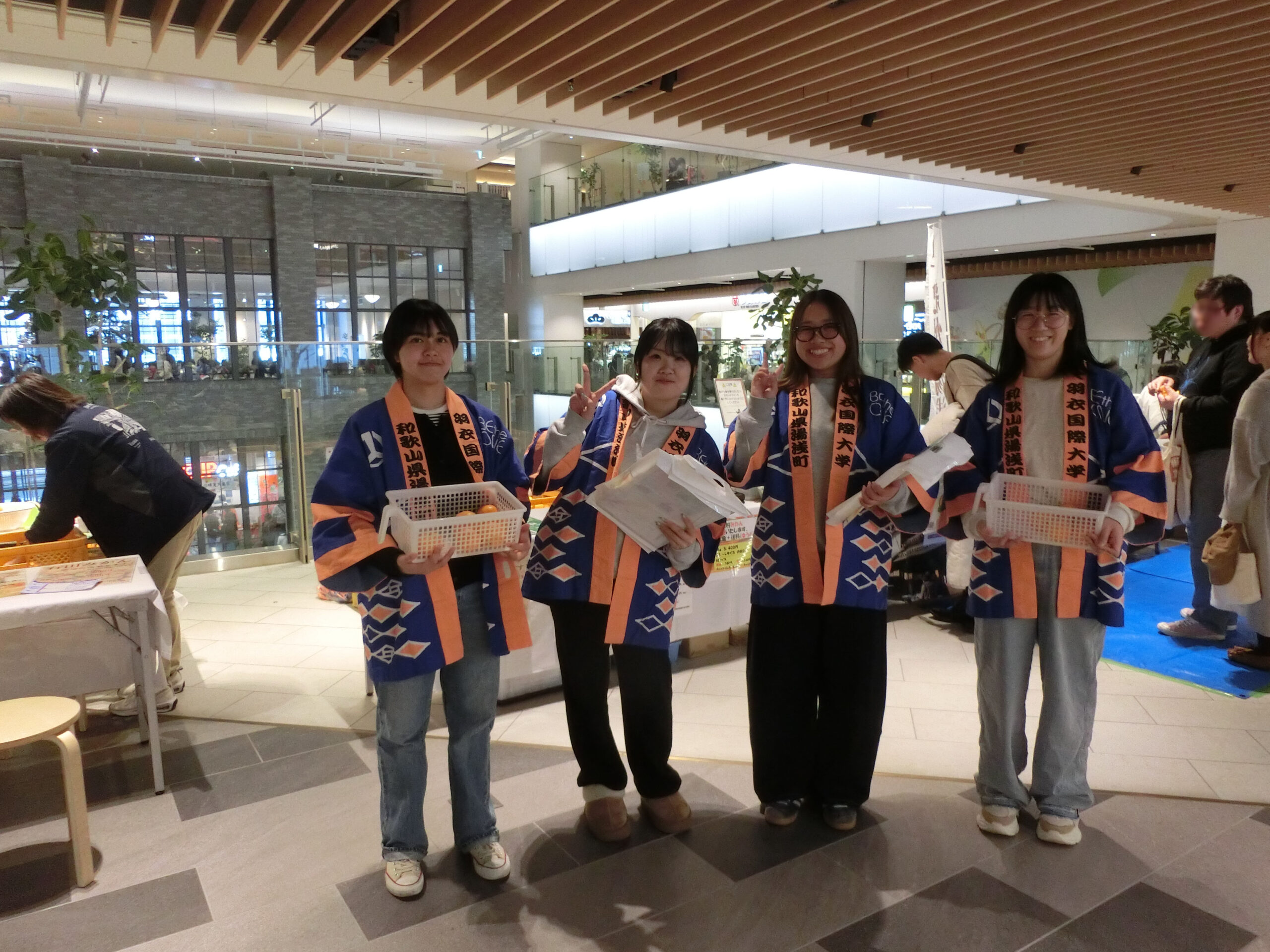 大学のふるさと事業　羽衣国際大学×湯浅町 湯浅町の「有田みかん」の販売促進のためのPR活動を行いました！！　＠KITTE大阪